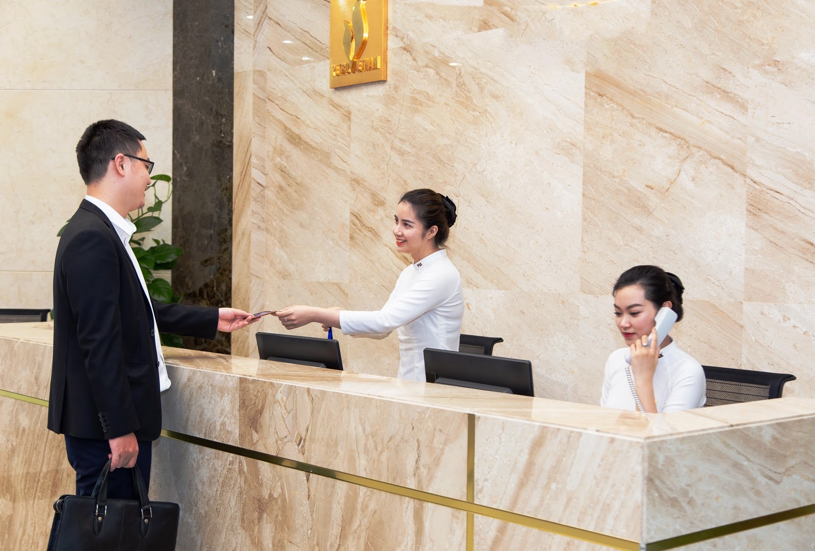 Nhân viên lễ tân của PSA